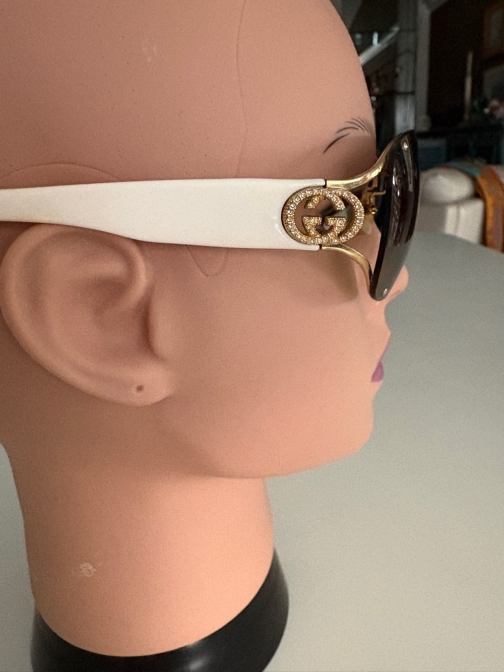 Gucci White Frame Sunglasses with Brown Gradient Lenses and Gold Emblemvintage - Picture 3 of 10